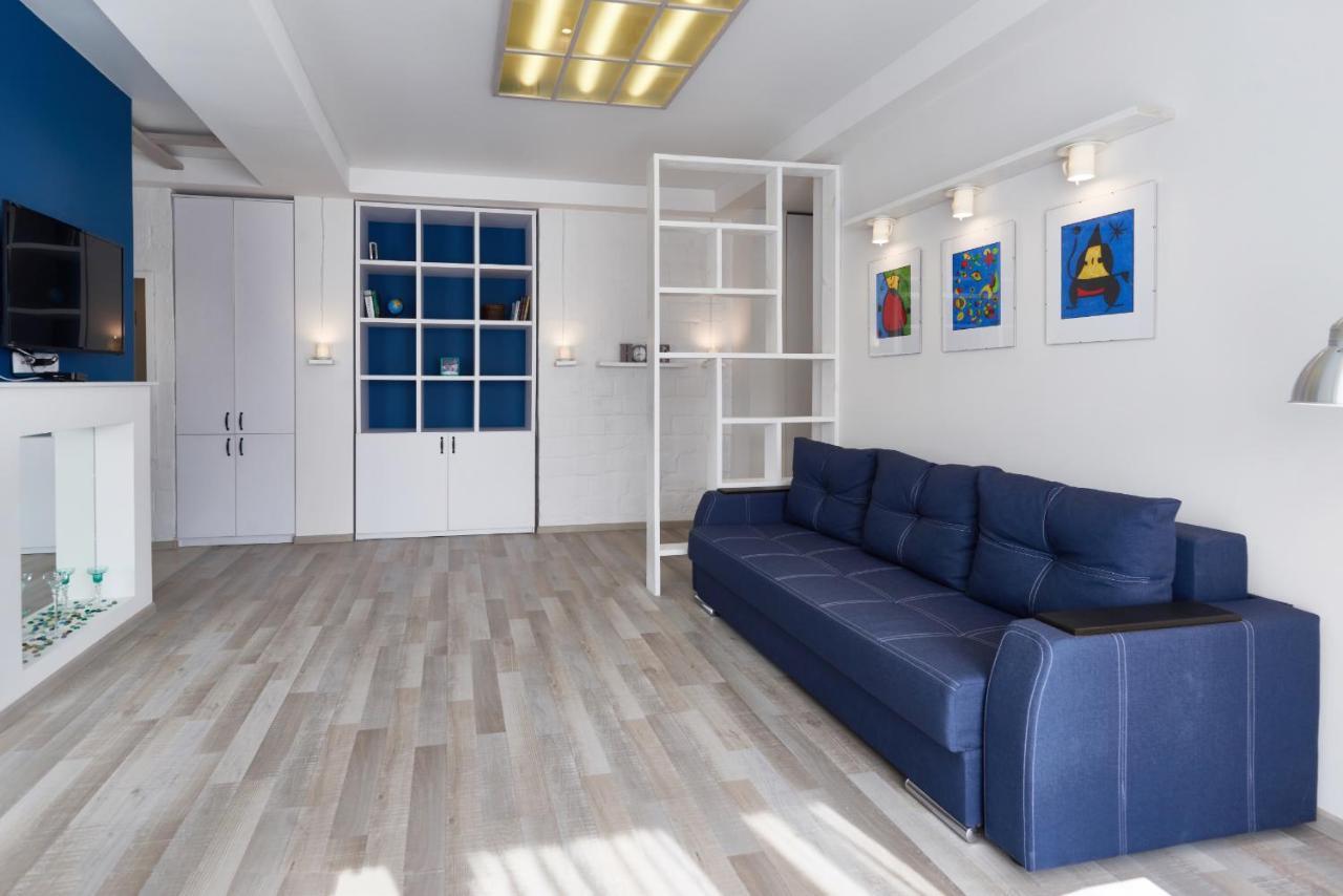 современная 2-комн. дворец украина. Apartment
