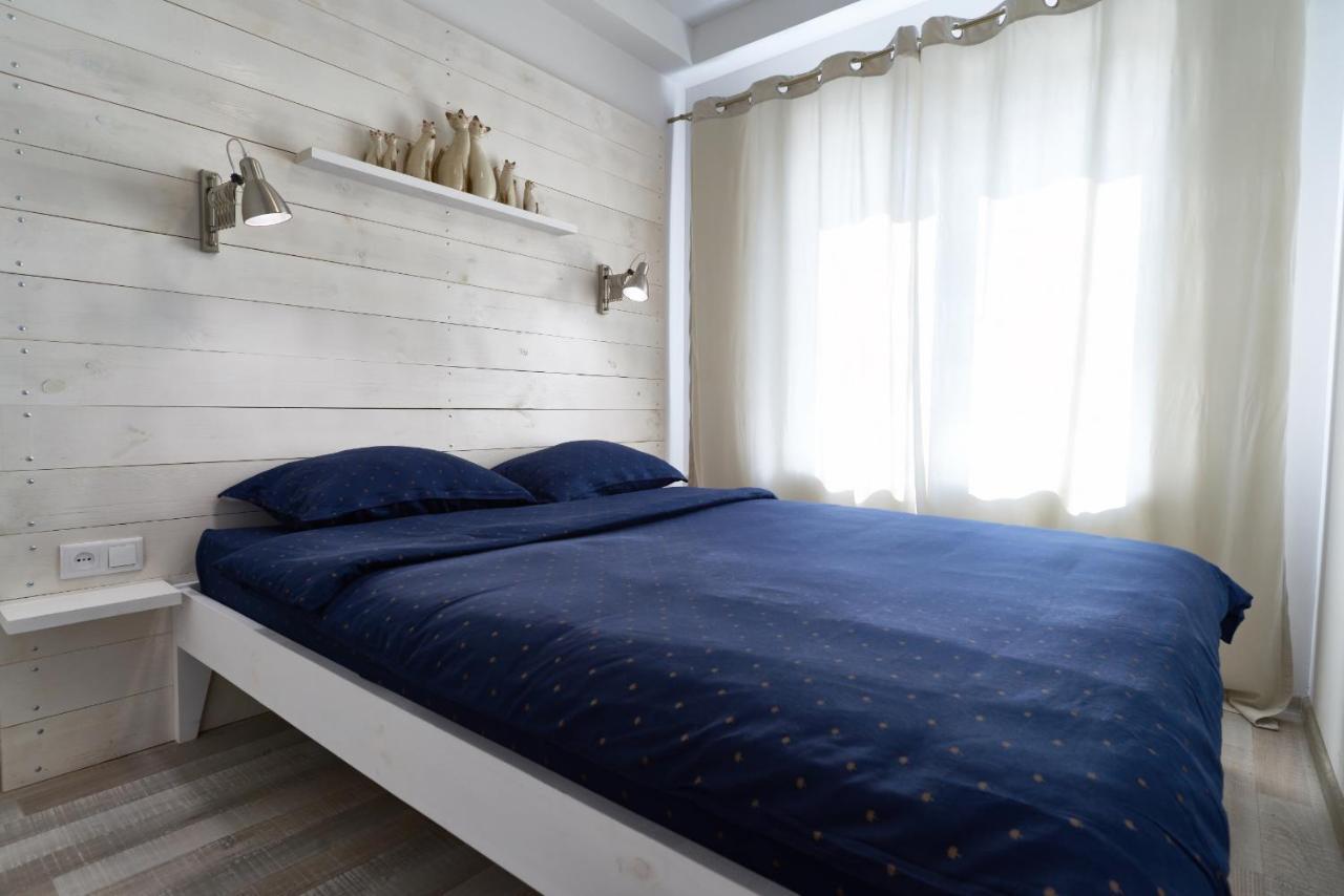 Apartment современная 2-комн. дворец украина.